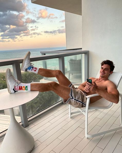 Antoni Porowski on Instagram: “traded my shirt for socks felt right” Antoni Porowski, Boy Box, Men Tumblr, What Makes A Man, Cooking Tutorials, Bare Minimum, My Shirt, New Netflix, The Hollywood Reporter