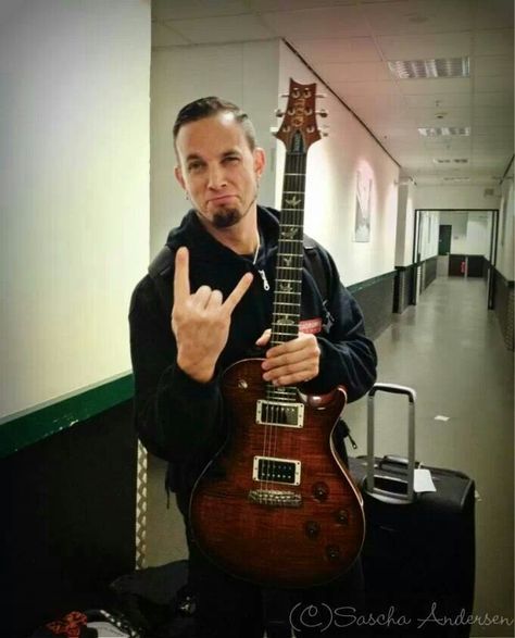 Mark Tremonti... I love Sasha for this. Scott Stapp, Mark Tremonti, Brandon Boyd, Alter Bridge, Heavy Metal Music, Music Photo, The Army, Interesting Faces, Metal Music