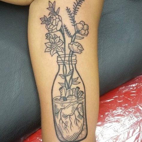 Anatomical Heart Tattoo Designs, Family Heart Tattoos, Painting Pomegranate, Anatomical Tattoos, Sunflower Tattoo Thigh, Womens Tattoos, Anatomical Heart Tattoo, Kunst Tattoos, Tattoo Heart