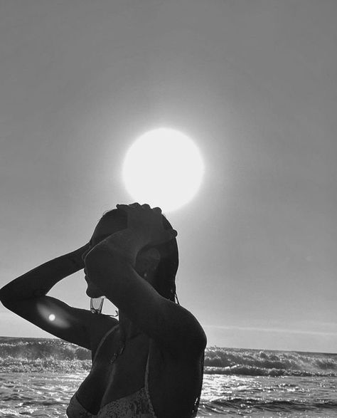 Portugal Photoshoot, Jen Ceballos, Selfie Inspo, Camera Art, Shotting Photo, Photographie Portrait Inspiration, Insta Ideas, Beach Photography Poses, Foto Poses