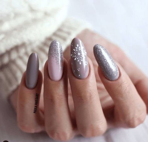 Festive Nail Designs, December Nails, Holiday Nail Designs, Plaid Nails, Christmas Gel Nails, Sweater Nails, Gel Nail Colors, Snowflake Nails, Christmas Nails Acrylic