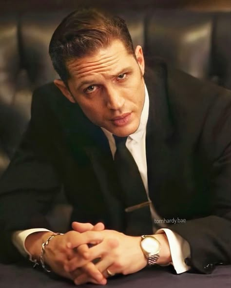 Hardy Wallpaper, توم هاردي, Kray Twins, Motorcycle Art Painting, The Krays, Tom Hardy Legend, Tom Hardy Photos, The Crown Series, New James Bond