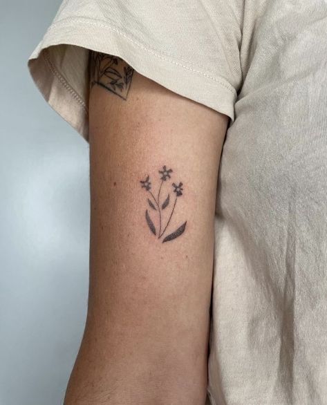 Botanical Tattoo Vintage, Unique Minimalist Tattoo, Party Tattoos, Tattoo Flowers, Handpoke Tattoo, Poke Tattoo, 1 Tattoo, Dainty Tattoos, Aesthetic Tattoo