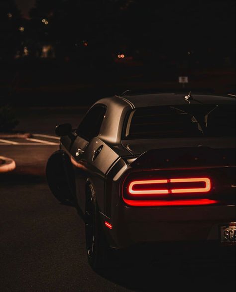 Charger Srt Hellcat Aesthetic, Black Dodge Challenger Aesthetic, Doge Car, Car Hellcat, Red Interior Car, Car Wallpaper Iphone, Doge Challenger, Hellcat Car, Dodge Challenger Black