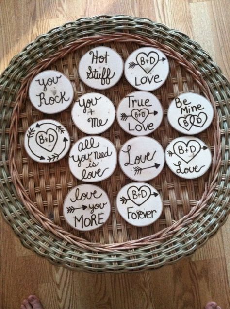 We are wood burning on some of our re- claimed Maple wood slices with Valentines day in mind! Valentines Wood Burning Ideas, Valentine’s Day Ornaments Diy, Valentine Wood Round Signs, Wood Burning Couple Anniversary Gifts, Valentine Wood Slice Ornaments, Punny Valentines, Easy Wood, Wood Disc, Homemade Valentines