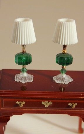 Miniature Lampshade, Green Toothpaste, Dollhouse Table, Miniature Table, Dollhouse Tutorials, Doll Furniture Diy, Fairy Furniture, Mini Doll House, Doll House Crafts