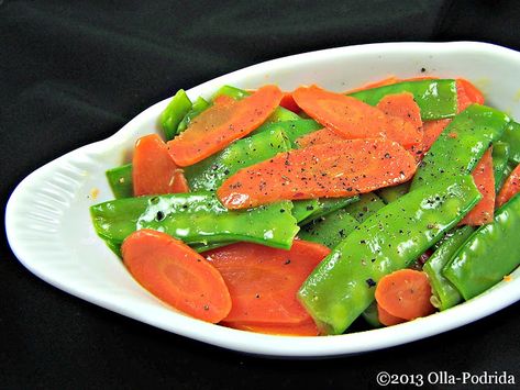 Olla-Podrida: Buttered Snow Peas and Carrots Savory Side Dishes, Peas And Carrots Recipe, Snow Peas Recipe, Peas And Carrots, Veggie Snacks, Veggie Noodles, Cooked Carrots, Snow Peas, Turkey Dinner