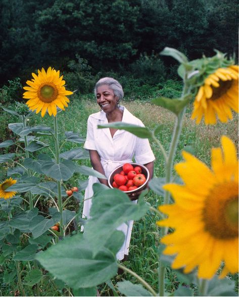 Women Gardening, Edna Lewis, Family Future, John Hill, Southern Summer, Black Life, Farm Photography, Green Bean Recipes, Perfect Life