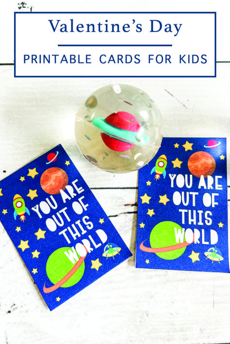 Download these free printable Space Themed Valentine's Day cards for your little astronaut in training to pass out to their friends this holiday! #Space #Astronaut #ValentineCards #FreePrintableValentineCard Happy Valentines Day Printable, Space Themed Valentines, Astronaut Valentine, Outer Space Valentines, Astronaut Diy, Printable Valentine Cards, Valentines Printable, Space Kids, Kids Printables