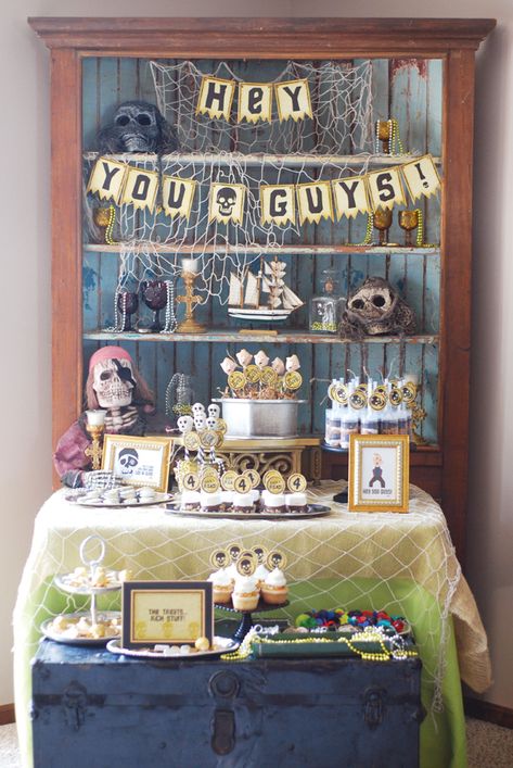 Goonies Birthday, Goonies Party, The Goonies, Party Dessert Table, Party Hostess, Goonies, Theme Halloween, Pirate Theme, Pirate Party