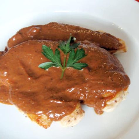 Peanut Butter Cup Chicken Mole | Rachael Ray Every Day Recipe With Peanut Butter, Chicken Mole Recipe, Mole Recipe, Peanut Butter Recipe, Chicken Mole, Mole Sauce, Peanut Recipes, Culinary Experience, Peanut Butter Cup