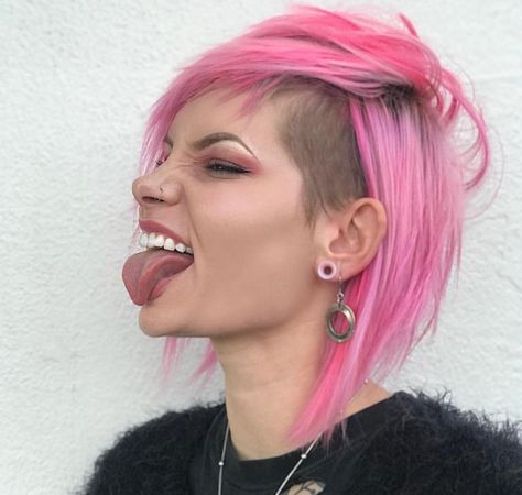 Female Punk Hairstyles, Undercut Bob Hairstyles, Female Punk, Punk Hairstyles, Bright Blue Hair, Punk Rock Hair, Undercut Hairstyles Women, Undercut Bob, Half Shaved Hair