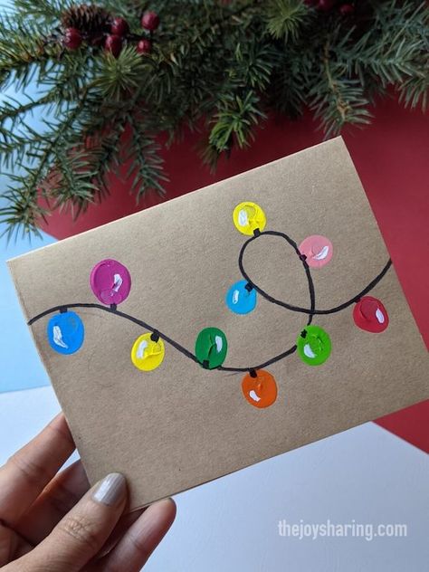 Easy Fingerprint Christmas Lights Card #thejoysharing #christmasgreetingcard #diychristmascard @thejoysharing Christmas Cards Handmade Kids, Organizator Grafic, Christmas Cards Kids, Simple Christmas Cards, Christmas Envelopes, Christmas Arts And Crafts, Christmas Card Art, Homemade Christmas Cards, Christmas Card Crafts