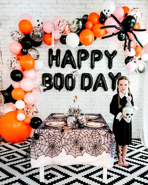 Happy Boo Day, October Birthday Parties, Halloween Theme Birthday, Halloween Birthday Party Decorations, Halloween First Birthday, Halloween 1st Birthdays, Halloween Themed Birthday Party, Girly Halloween, Halloween Birthday Party