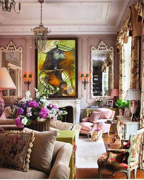 SECRETS OF A HOSTESS on Instagram: ““Contrary to accepted theory, I find that big furniture will make even a small room appear larger.” — Nicky Haslam ( @nickyphaslam ) 💕🌸🐝🍂 •…” Maximalism Interior, Nicky Haslam, Diy Furniture Decor, English Country House, Maximalism, Shabby Chic Homes, Small Room, Reception Rooms, Interior Inspo