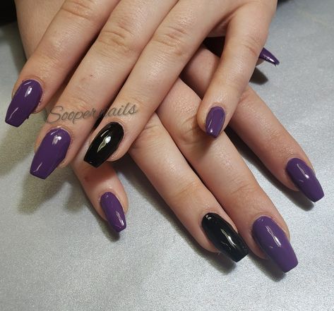 Purple and black nails Black And Lavender Nails, Black And Purple Nail Ideas, Black Purple Nails, Black And Purple Halloween Nails, Purple Black Nails, Dark Purple And Black Nails, Purple And Black Nails Designs, Purple Halloween Nails, Purple And Black Nails