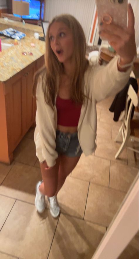 Preppy Girls Pfp, Mirror Selfie Preppy, Girl Pfp Blonde, Preppy Mirror Selfie, White Girl Pfp, Preppy Pfp Tiktok, Preppy Selfies, Blonde Girl Mirror, Preppy Selfie