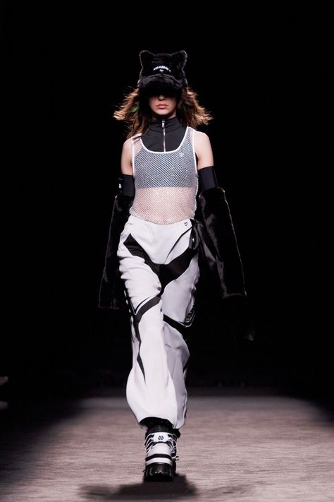 Dominnico Madrid Fall 2022 Fashion Show Collection: See the complete Dominnico Madrid Fall 2022 collection. Dominnico Madrid, Crying In The Club, Punk Street Style, 2022 Fashion Show, Football Game Outfit, Ski Fashion, 2022 Fashion, Alt Fashion, Fall 2022