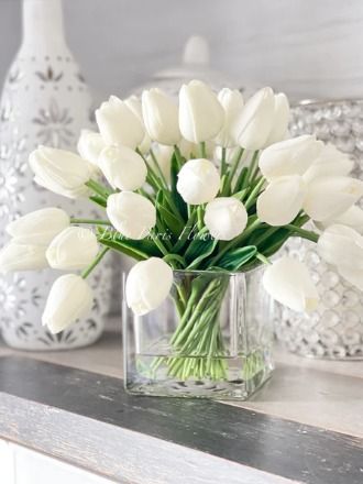 Mandy's 20pcs White Flowers Artificial Tulip Silk Flowers 13.5" in Bulk Home Kitchen Wedding Decorations Tulpen Arrangements, Water Centerpieces, Flowers In Glass Vase, Square Glass Vase, Paris Flowers, Modern Arrangements, Tulips Arrangement, Home Decor Blue, Faux Floral Arrangement