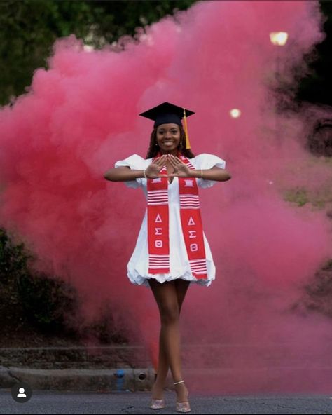 Delta Graduation Pictures, Delta Sigma Theta Graduation Pictures, Delta Grad Pics, Grad Poses Photo Shoots Black Women, Black Grad Photos, Black Female Graduation Pictures, Sorority Photoshoot, Grad Picture Ideas, Sister Poses