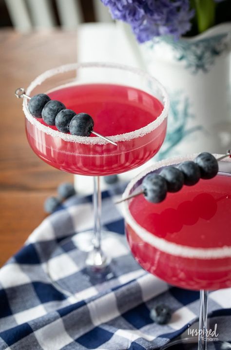 The BEST Blueberry Lemon Drop Martini #lemondrop #martini #cocktail #recipe #blueberry #lemon #vodka Blueberry Lemon Drop Martini, Lemondrop Martini, Blueberry Lemon Drop, Best Martini Recipes, Vodka Drinks Easy, Brine Turkey, Unique Cocktail Recipes, Lemon Vodka, Inspired By Charm