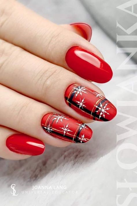 Winter Short Acrylic Nails, Short Acrylic Nails Winter, Winter Nail 2023, Nails Colors Winter, Trending Christmas Nails, Christmas Nails Idea, Nail Polish Winter, January Nails Ideas, Fall Nails Colors