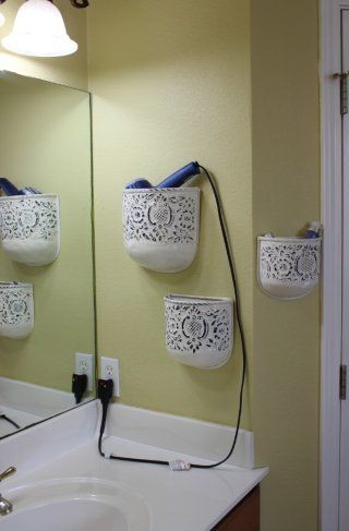 Lovely Plant Holders Repurposed in Bathroom - 30 Brilliant Bathroom Organization and Storage DIY Solutions Dekorere Bad, Bilik Air, Decor Baie, Ideas Para Organizar, Diy Casa, Tiny Bathroom, Organizing Ideas, Decor Minimalist, Bathroom Organization