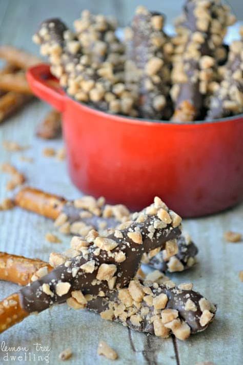 3-Ingredient Chocolate Toffee Pretzels  |  Lemon Tree Dwelling Toffee Pretzels, Lemon Tree Dwelling, Pretzel Toffee, Sweets Ideas, Awesome Desserts, Christmas Yummies, Covered Pretzels, Christmas Foods, Christmas Candy Recipes