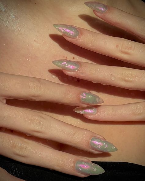 Textures Nails, Elven Nails, Mermaid Hands, Green Mermaid Nails, Fairy Core Nails Aesthetic, Pink And Green Aura Nails, Dreamy Nail Art, Mermaid Gel Nails, Faerie Aesthetic Nails