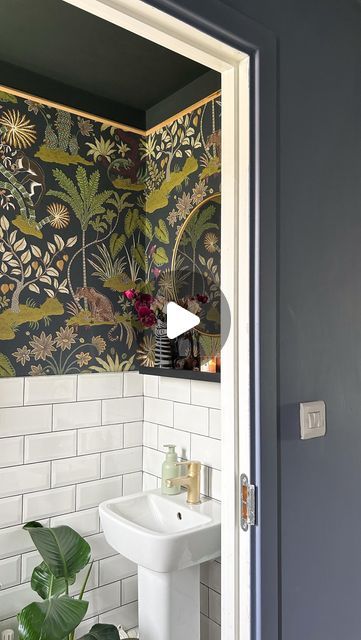 Bathroom Inspo Black, Half Bathroom Wallpaper, Pink And Black Bathroom, Small Space Bathroom Design, Colourful Bathroom, Ceiling Bathroom, Dark Ceiling, Girl Apartment, Ceiling Painting