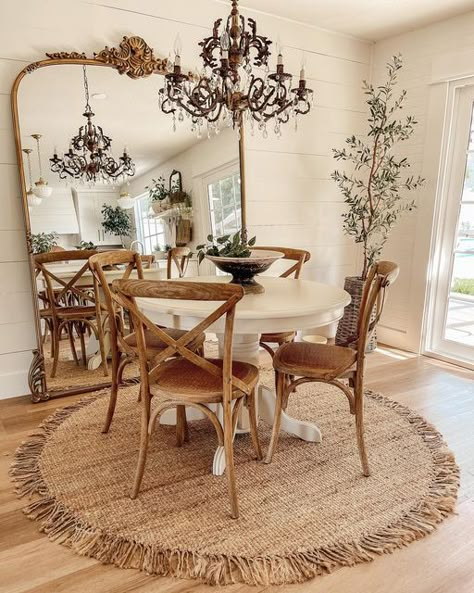 Rustic Shabby Chic Living Room, Cottage Dining Rooms, Boho Dining Room, Dining Room French, Interior Boho, Country Dining Rooms, French Country Dining, Farmhouse Inspiration, Vintage Dining Room