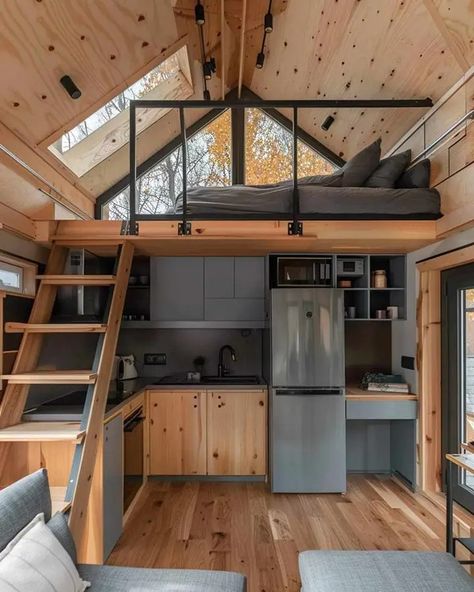 10x10 Cabin With Loft, Turning A Shed Into A Tiny House, Cabin Loft Ideas, Cozy Studio Apartment Ideas, Tiny Home Loft, Home Loft Ideas, Small Mezzanine, Mini Chalet, Tiny Mobile House