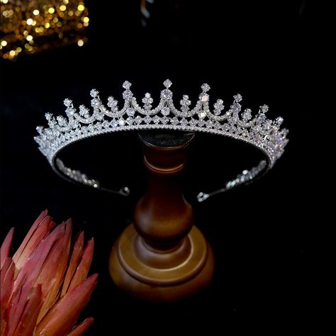 Hair Accessories Bridesmaid, Crowns For Women, Swarovski Tiara, Tiara Headpieces, Crown For Women, Silver Tiara, Beautiful Tiaras, Bridesmaid Hair Accessories, Diamond Tiara