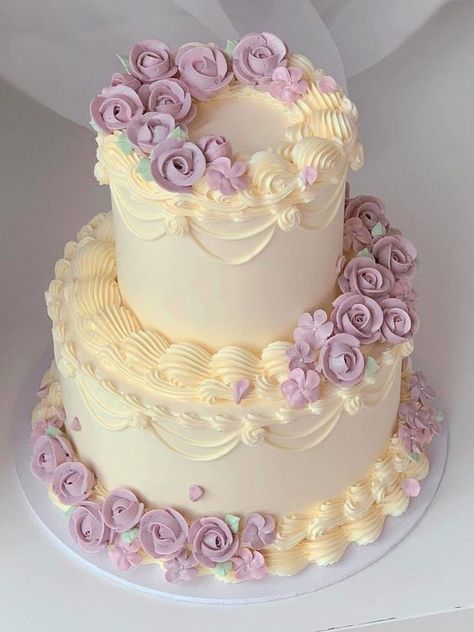 Wedding Cake Ideas Elegant Beautiful, 21st Birthday Cake Ideas, Wedding Cake Simple, Tiered Cakes Birthday, Vintage Birthday Cakes, Elegant Cake, 2 Tier Cake, Cake Decorating For Beginners, Buttercream Cake Decorating