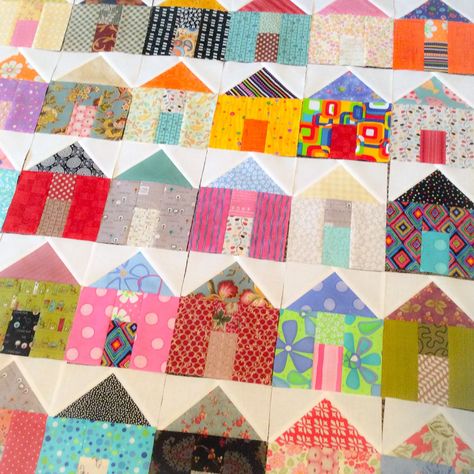 House Quilt Blocks House Quilt Blocks, House Quilt Block, House Quilt Patterns, House Quilts, Patchwork Quilt Patterns, Patchwork Quilting, Patchwork Patterns, Scrappy Quilts, Mini Quilts