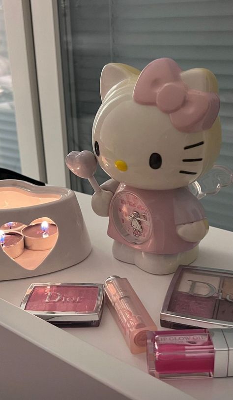 Autumn Cats, Hello Kitty Girl, Images Hello Kitty, Pink Lifestyle, Hello Kitty Aesthetic, Hello Kitty Accessories, Miss Kitty, Pink Hello Kitty, Cute Desk