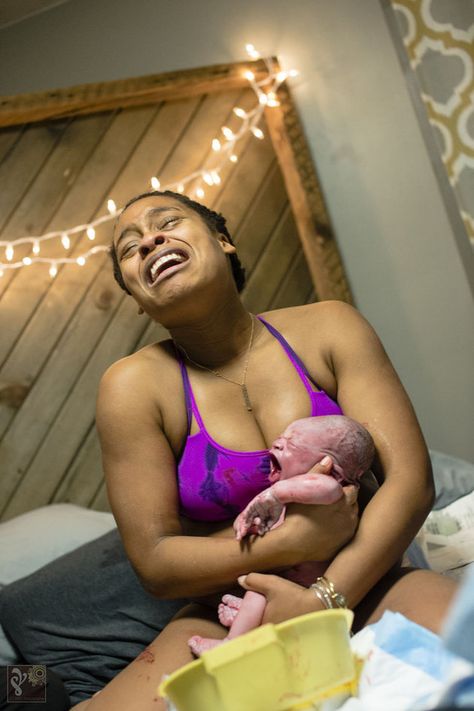 29 Gorgeous Photos That Celebrate The Many Ways Women Become Moms | HuffPost Childbirth Photos, Kickass Women, Love Mama, Doula Services, Birth Photos, Birth Photographer, Birth Photography, Home Birth, Ideas Family