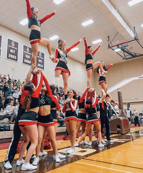 Cheerleading Basketball, High School Cheer Uniforms, Highschool Cheer, Basketball Cheer, Cheer Flexibility, School Spirit Ideas Pep Rally, Cheerleading Pics, Cool Cheer Stunts, Cheer Flyer