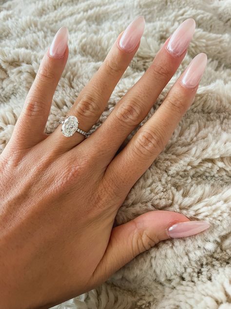 Sofia Richie Nails Ideas, Hailey Bieber Nails Bubble Bath, Bubble Bath Pink Chrome Nails, Light Pink White Chrome Nails, Bubble Bath Chrome Nails Almond, Bubble Bath Nails With Rhinestones, Light Pink And Chrome Nails, Funny Bunny Bubble Bath Chrome, Light Pink Glazed Nails