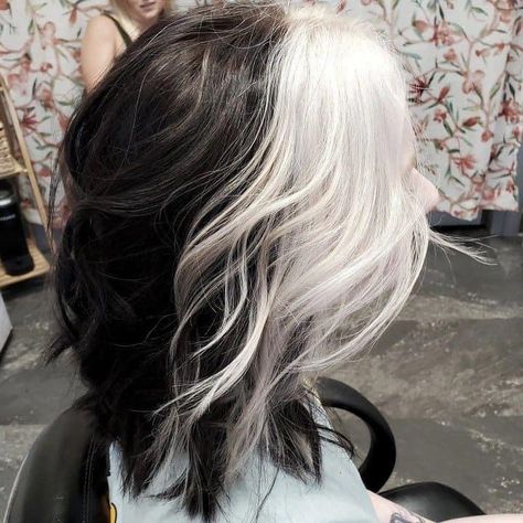 Reverse Two Tone Hair, 2 Tone Short Hair, Half Platinum Half Black Hair, Half Black And White Hair, Half And Half Hair Color Ideas, 2 Tone Hair Color Ideas For Short Hair, Two Tone Short Hair, Black And Blonde Hair Short, Platinum Blonde And Black Hair