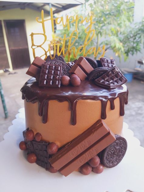 Chocolate drip cake topped with our all time favorite oreo, kitkat and cadburry shots. Sweet Tooth Craving, Chocolate Birthday Cake, Birthday Cake Chocolate, Birthday Cakes, Sweet Tooth, Birthday Cake, Cake, Birthday, Quick Saves