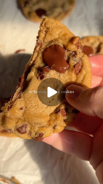 Shelby | Salt&SugarBakingCo | Cookie Creator on Instagram: "Reheat those left out overnight cookies 👌

#cookies #baker #chocolatechip #diycookies #reheat #worksmarternotharder #blogger #foodblog #recipes #foodie #cookielovers #bakinglife #saturdaymood #reels" Overnight Cookies, Left Out, Kitchen Tips, Kitchen Hacks, Food Blog, Chocolate Chip, Salt, Blogger, The Creator