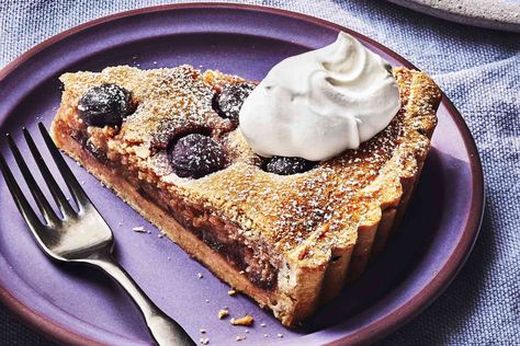 This Grape and Frangipane Tart Is a Stunning End to a Fall Dinner Party Grape Tart, Frangipane Tart Recipe, Sable Cookies, Frangipane Tart, Fall Dinner Party, Wine Magazine, French Dessert, Tart Recipe, Pastry Art