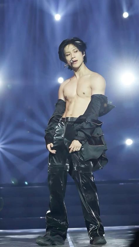 Taemin Shirtless Shinee, Taemin Guilty Wallpaper, Taemin Thirsty, Taemin Shinee Wallpaper, Hot Kpop Idols, Guilty Taemin, Taemin Guilty, Taemin Ace, Taemin And Kai