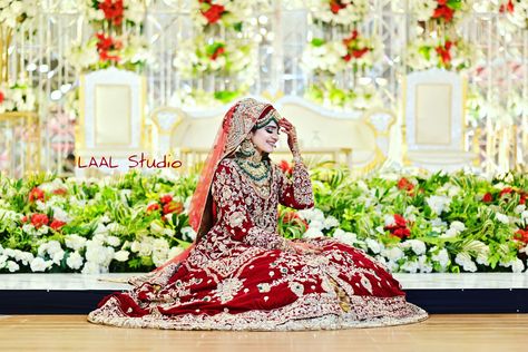 Dietitian Aqsa, Bridal Hijab Styles, Shoes Guide, Dresses Hijab, Bride Photos Poses, Bridal Hijab, Bride Photos, Bride Dress Simple, Asian Bridal Dresses