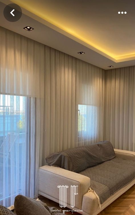 Gebsonboard Design Modern, Sitting Room Curtains Ideas, Cielorrasos Ideas, Curtain Ceiling, Luxury Houses Entrance, Lounge Room Styling, Curtains Living Room Modern, False Ceiling Bedroom, Interior Ceiling Design