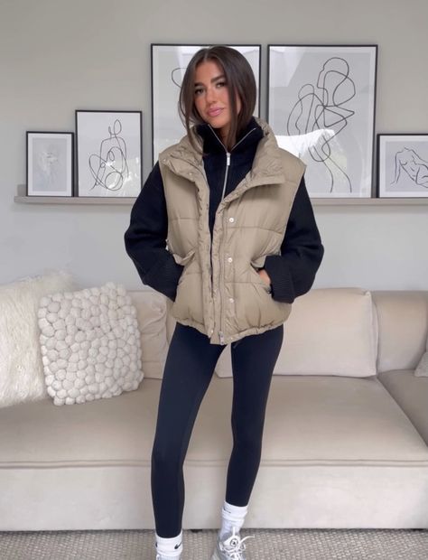 Hongkong Outfit, Gilet Outfit, Puffer Outfit, Rain Outfit, Puffer Gilet, Winter Closet, Fall Fashion Trends, Edgy Outfits, Teen Fashion Outfits