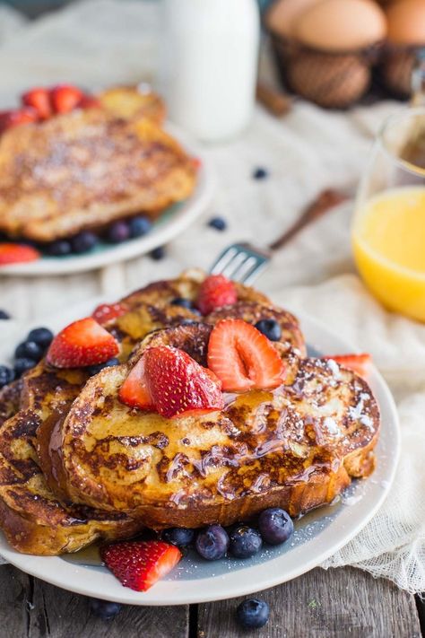 Make this Easy French Toast recipe your own this Easter by adding fresh seasonal fruit or syrup (or both!). French Toast With Blueberries, Pondicherry Cafe, Strawberry Nutella French Toast, Easy Easter Brunch, Easy French Toast Recipe, Eggnog French Toast, Strawberry Nutella, Delicious French Toast, Nutella French Toast