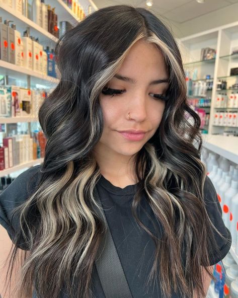 Dark Hair With Halo Money Piece, Beige Peekaboo Hair, Cute Peekaboo Hair, Peekaboo Hair Extensions, Dark Hair Blonde Peekaboo, Money Piece With Black Hair, Peekaboo Hair Black, Curly Hair Peekaboo, Peek A Boo Highlights On Dark Hair