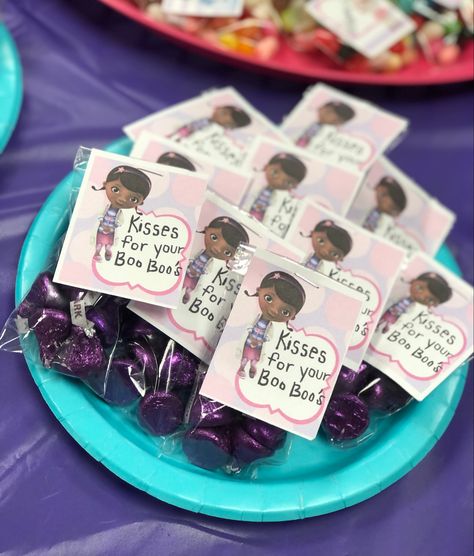 Doc Mcstuffins Trunk Or Treat, Doc Mc Stuffins Birthday Party Ideas, Doc Mcstuffins Birthday Party Ideas Cake, Disney Junior Birthday Party, Disney Junior Birthday, Doc Mcstuffins Birthday Cake, Doc Mcstuffins Birthday Party Ideas, Kids Party Treats, Doc Mcstuffins Cake